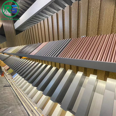 Aluminium wandpanelen 0,6-3,5 mm Dikte in wijnrood voor veelzijdige bescherming en verstelbare zichthoogte